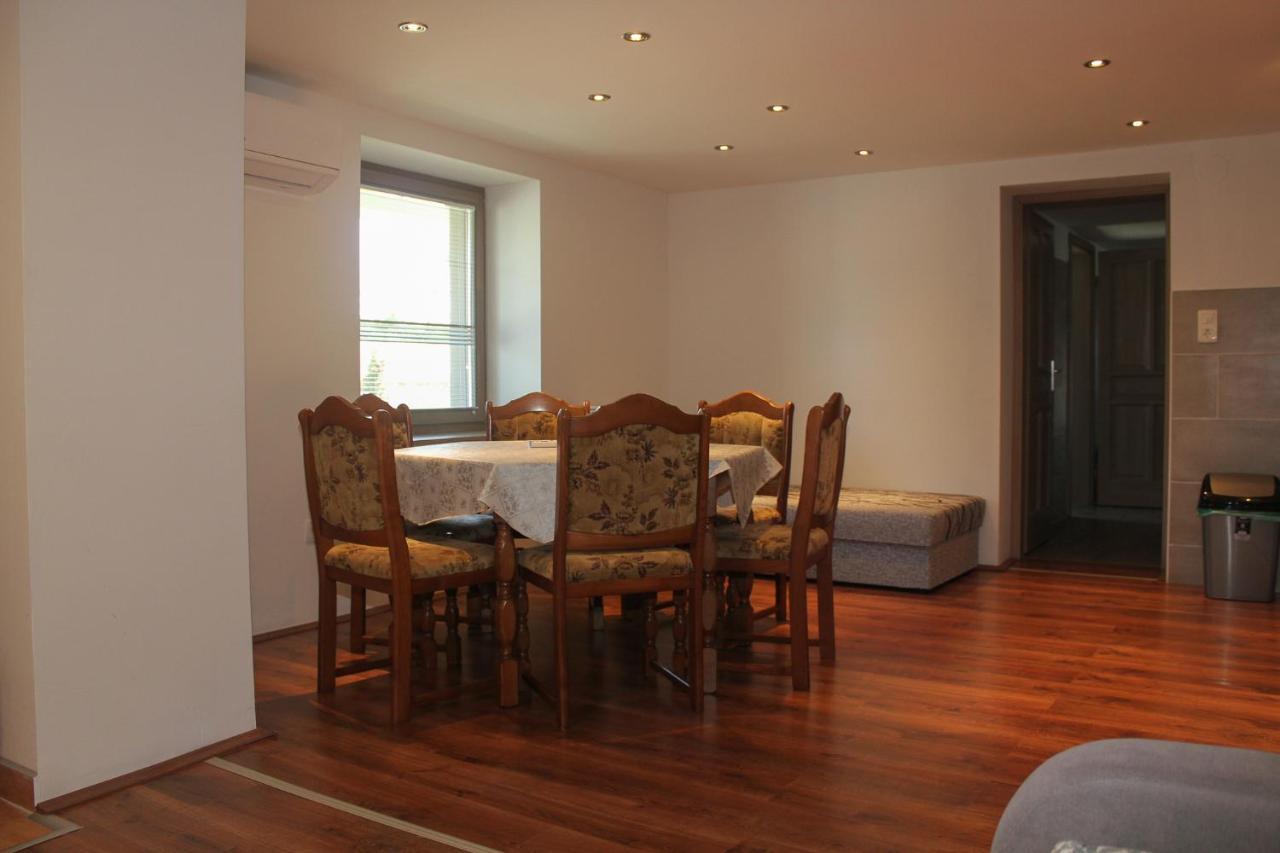 Das Blaue Haus Guesthouse - Kovacshida Bagian luar foto